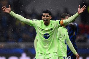 世體：阿勞霍挺身而出，他積極的態(tài)度和勝利者心態(tài)正是弗里克所需