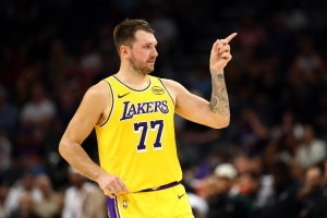 誰將輔佐東契奇？湖人揭幕戰(zhàn)首發(fā)陣容初現(xiàn)端倪 傷病成最大隱患