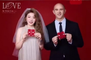 蘇超南京隊(duì)外籍主帥成南京女婿！妻子發(fā)文：愿年年相伴一切如意