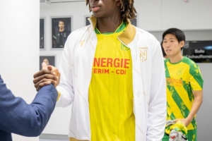 每體：巴黎計劃簽下一名中衛(wèi)與帕喬競爭，他們正在關(guān)注小將塔蒂