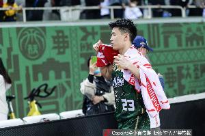 林葳：初印象是俄勒岡大學(xué)體育館和保障都非常好 可以與NBA媲美