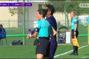 挑戰(zhàn)VAR失??！中國女足U17挑戰(zhàn)對手禁區(qū)手球，主裁回看后駁回