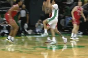 腦后長眼！林葳頂著兩人防守 腦后no look pass妙傳隊(duì)友德米爾