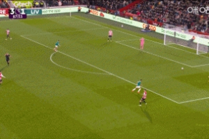 還有機(jī)會！索博傳中，薩拉赫一停一射右腳凌空斬破門！