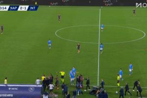 火藥味爆了??勞塔羅與孔蒂場(chǎng)邊爆發(fā)沖突，被拉開后仍隔空對(duì)噴