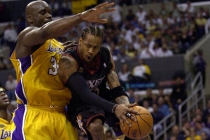 艾弗森：曾覺(jué)得打籃球很軟 但撞上奧尼爾才知道那運(yùn)動(dòng)并不軟