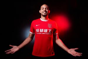 費(fèi)利佩對(duì)陣青島西海岸攻入過5粒中超進(jìn)球，是對(duì)陣單一對(duì)手最多