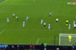 在想啥？尤文回傳，凱利沒注意無奈犯規(guī)染黃