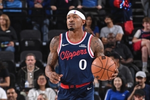 泰倫-盧：比爾上一場比賽造進攻犯規(guī)時背部受傷 所以他今天缺陣