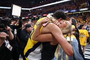 求生欲！哈利伯頓答經(jīng)典問題：我媽和未婚妻首發(fā) 裁掉克拉克