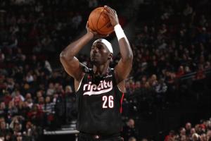 青島外援開(kāi)始發(fā)揮！杜普-里斯連續(xù)三分命中 還防努爾基奇失誤