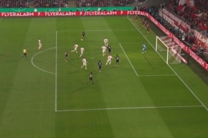 拜仁因誤判獲利！埃貝爾：擔(dān)憂邊裁能力退化，支持更早啟用VAR