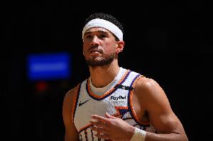 真摯的祝福！NBA官推祝太陽(yáng)后衛(wèi)布克29歲生日快樂(lè)??