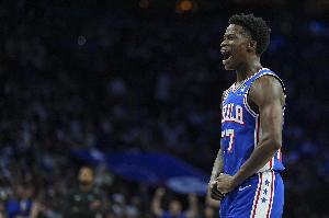 埃奇庫姆：恩比德有時間限制仍能砍25分 若他完全恢復(fù)我們能奪冠