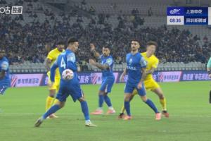 險(xiǎn)！蔣圣龍禁區(qū)內(nèi)停球不慎打到自己手臂，裁判認(rèn)定反彈球不判點(diǎn)