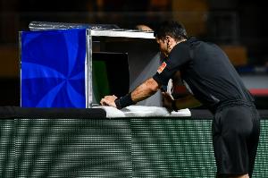 裁判因VAR能力退化？記者：這指控太過(guò)分，大家都知誤判可能出現(xiàn)