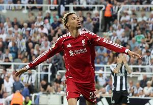 赫斯基：很喜歡埃基蒂克的比賽態(tài)度，他有敏銳的嗅覺且不怕對抗