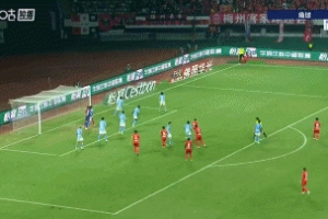 梅州扳回一個！奧馬爾松門前亂戰(zhàn)中補射得手，梅州1-2大連