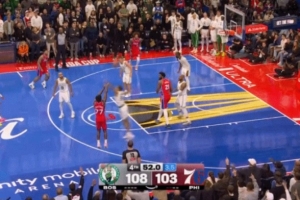 埃奇庫姆和恩比德二人轉(zhuǎn) 接他傳球三分再中76人8-0分差縮小至2分