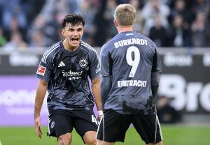 法蘭克福官方：中場烏尊肌肉受傷，將無限期缺陣，祝盡快康復(fù)！