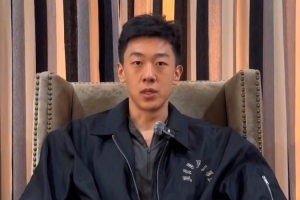 王少杰談手腕傷勢(shì)：有些老傷&近期有些復(fù)發(fā) 之前在場(chǎng)上被撞了一下