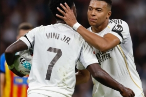 姆巴佩讓點，維尼修斯社媒曬兩人合照，配文：對你來說很簡單??