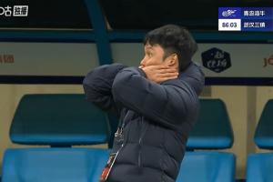 這球都沒(méi)進(jìn)！賀慣絕佳機(jī)會(huì)踢偏海牛再逃一劫，鄧卓翔驚出表情包