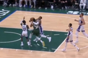 兇悍攔截！字母哥快攻中被威少直接暴力拉抱 裁判沒(méi)有升級(jí)判罰