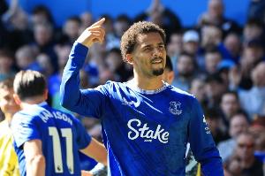 上賽季以來英超僅5人左右腳進球皆5+：薩拉赫、恩迪亞耶在列