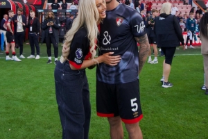 郵報(bào)：英超出現(xiàn)一對(duì)新的同隊(duì)情侶，伯恩茅斯金童玉女受球迷追捧