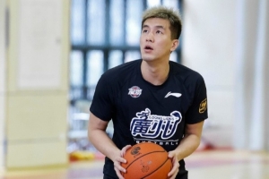 郭艾倫回歸！廣州龍獅訓練場出現(xiàn)熟悉帥氣身影