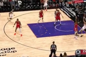 標(biāo)志性動作！布克底線單吃對手 后轉(zhuǎn)身翻身后仰跳投命中