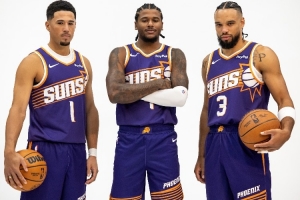 布克：看到了杰倫·格林潛力 我下場時他把控局勢進(jìn)攻極具侵略性