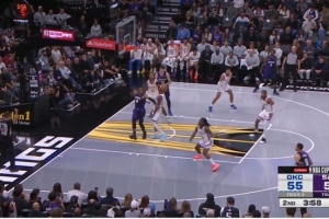 誰還不是MVP呢？威少背打亞歷山大造成犯規(guī)大喊：他防不住我