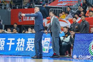 廣東男籃不挑對(duì)手！杜鋒：沒算小分 對(duì)誰都全力以赴