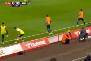 主場搶下1分！太陽報：應對槍手定位球威脅，桑德蘭把廣告牌前移