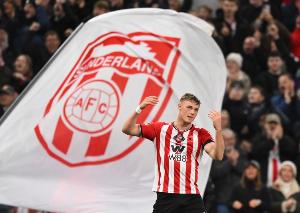 槍手跟隊：巴拉德簽職業(yè)合同時，有人說他為解圍能把頭伸進獅子嘴