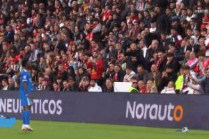 0-0戰(zhàn)平，維尼修斯與巴列卡諾球迷對(duì)線：你們花錢來看我比賽