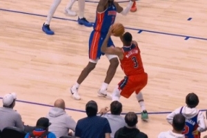 功虧一簣！麥科勒姆虛晃出機(jī)會 但絕殺三分投到籃板側(cè)沿...