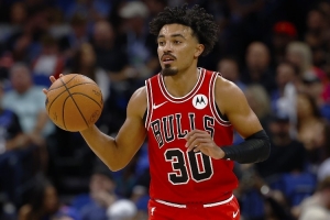 戰(zhàn)舊主不怯場！特雷·瓊斯15中8砍賽季新高20分 另有7板7助2斷