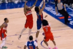 好在無礙！CC突破被白魔犯規(guī)&平拍在地摔得不輕 奇才挑戰(zhàn)但失敗