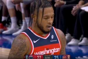 今天牛批！白魔反擊瀟灑單臂脆扣再進 首節(jié)5分鐘砍下10分！