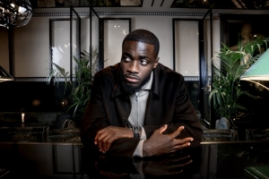 于帕：我已不會(huì)在比賽時(shí)注意力不集中，孔帕尼教我們?nèi)绾胃梅朗? >
                                        </div>
                                    </div>
                                    <div   id=