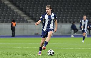 記者：16歲艾?；舳鞒傻乱抑髁?，他吸引了幾乎所有歐洲頂級隊興趣