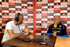 回應(yīng)!德拉富恩特：亞馬爾離開(kāi)時(shí)很傷心 有俱樂(lè)部曾感謝我照顧球員