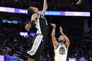 庫里：文班帶給你的蓋帽挑戰(zhàn)是不合常理的 我在巴黎奧運就見識過