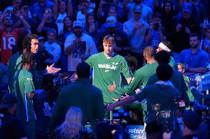 獨(dú)行俠VS太陽(yáng)首發(fā)：布克攜狄龍&馬威出戰(zhàn) 弗拉格領(lǐng)銜主隊(duì)陣容