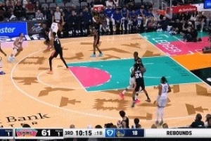 庫里借掩護(hù)三分&卡斯?fàn)枠O致追防 文班亞馬伸手再干擾迅速回?fù)尰@板