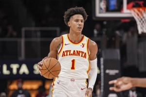 布克在太陽(yáng)的角色，杰倫·約翰遜的超級(jí)三雙