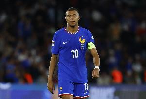 姆巴佩本賽季俱樂(lè)部+國(guó)家隊(duì)出戰(zhàn)20場(chǎng)比賽，打進(jìn)22球助攻4次